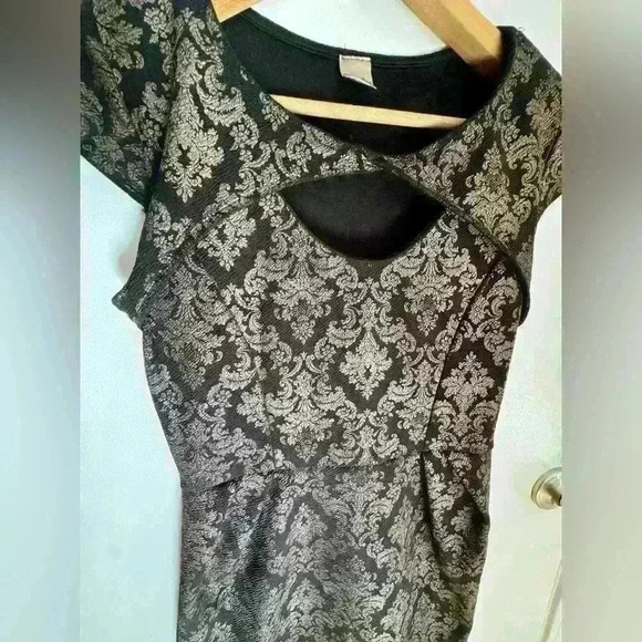 Women’s black and gold stretchy fitted formal dress by Carolina made in USA - Picture 5 of 13